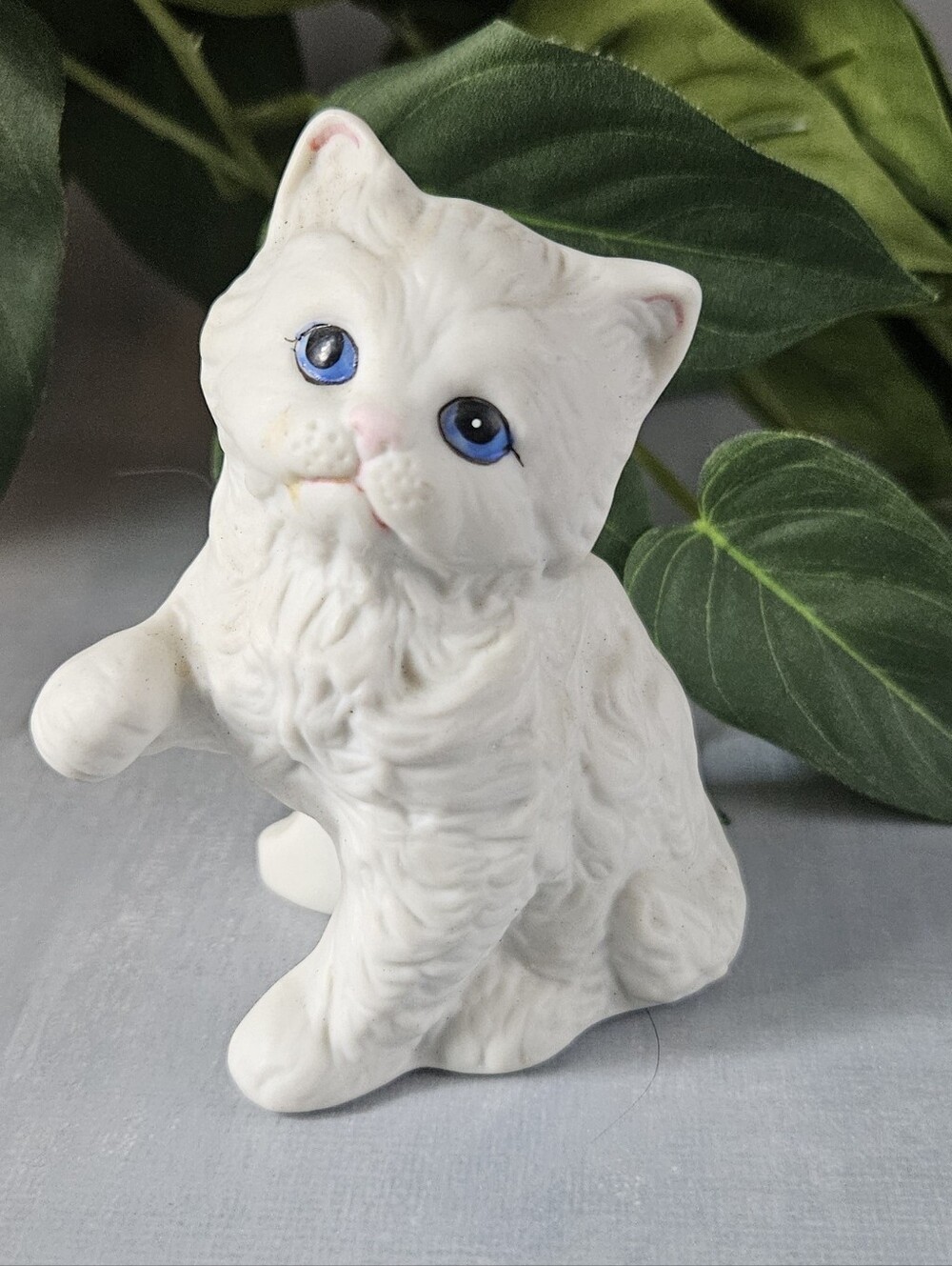 Vintage Homco White Persian kitty Cat Figurine fluffy, textured longhair kitten